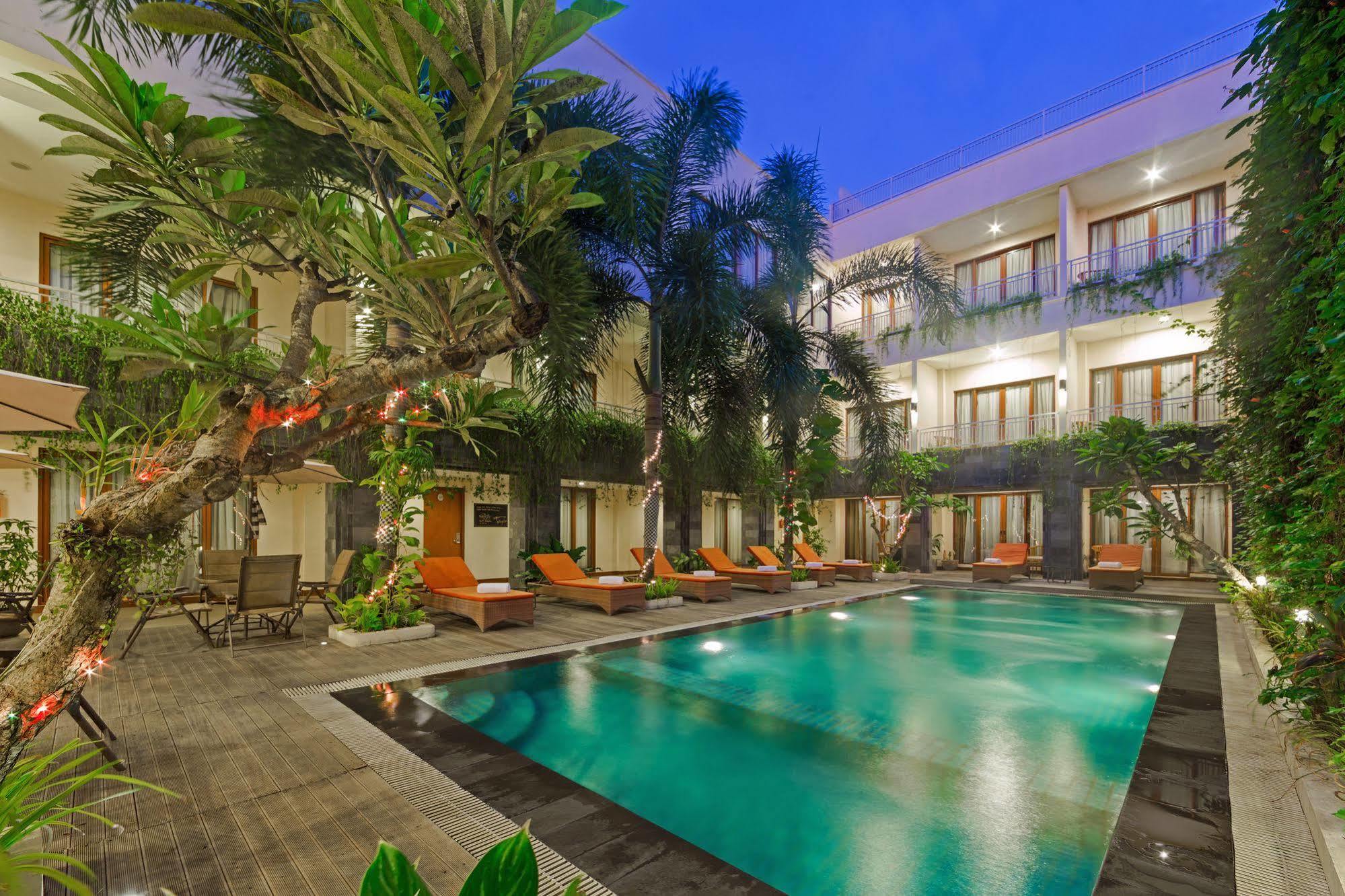 Zen Rooms Kuta Tuban Suites ภายนอก รูปภาพ