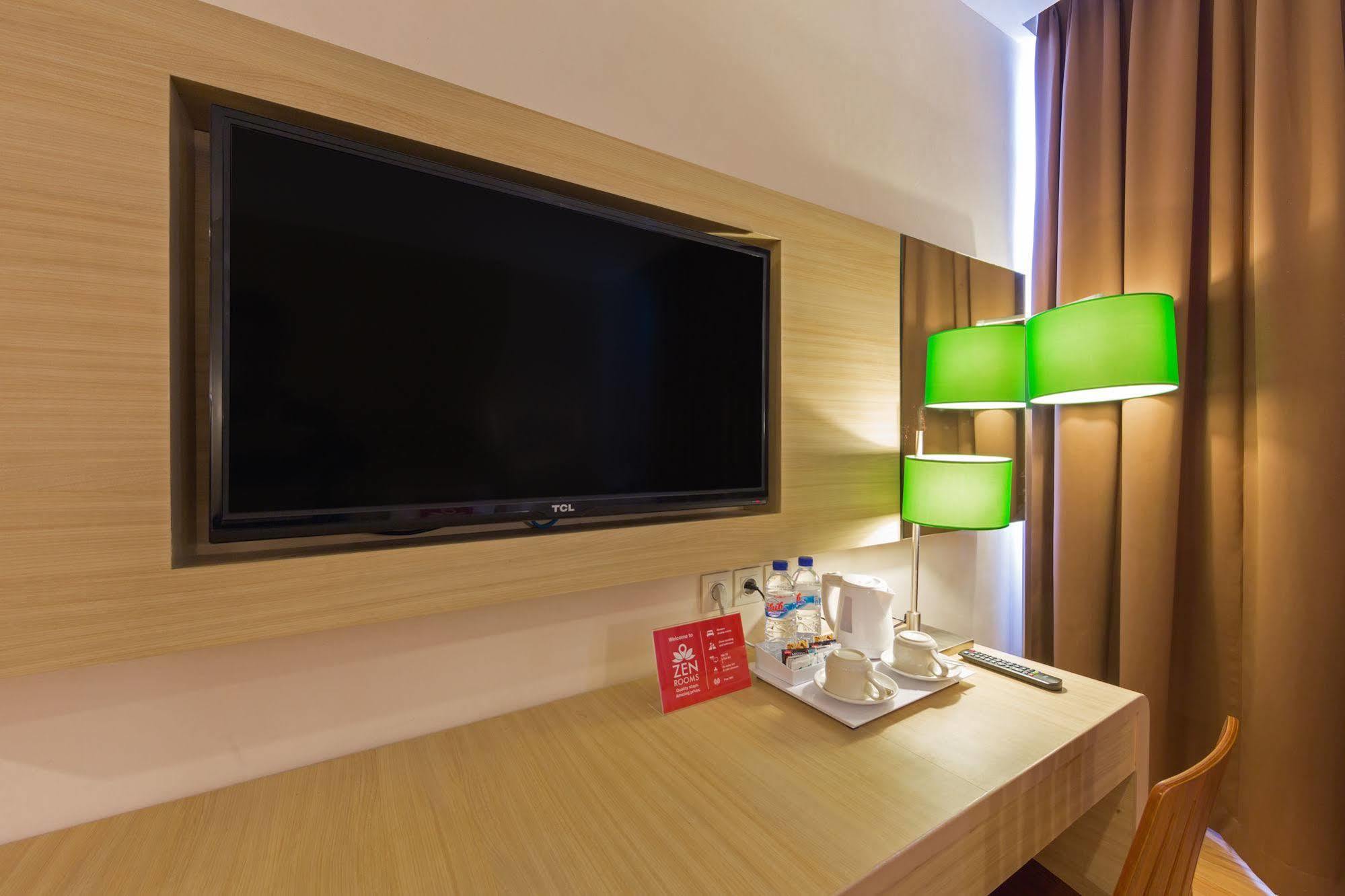 Zen Rooms Kuta Tuban Suites ภายนอก รูปภาพ