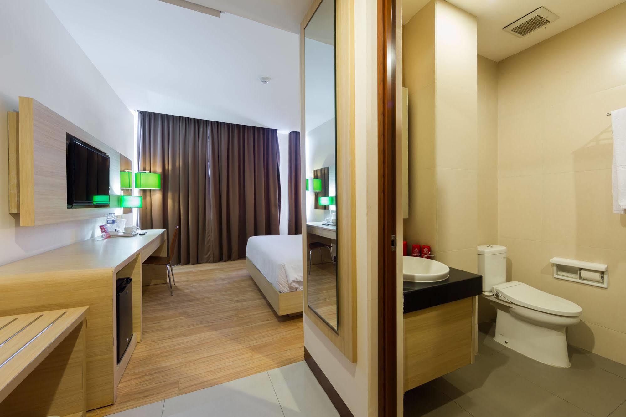 Zen Rooms Kuta Tuban Suites ภายนอก รูปภาพ