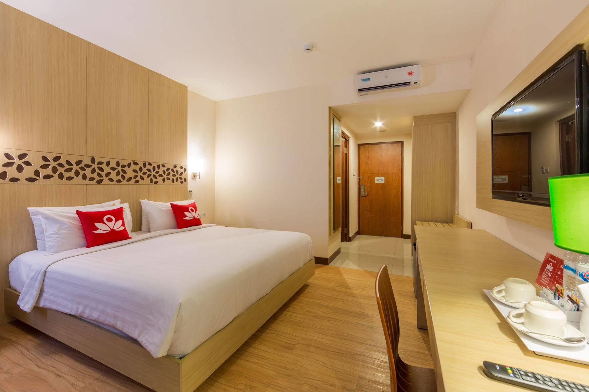 Zen Rooms Kuta Tuban Suites ภายนอก รูปภาพ