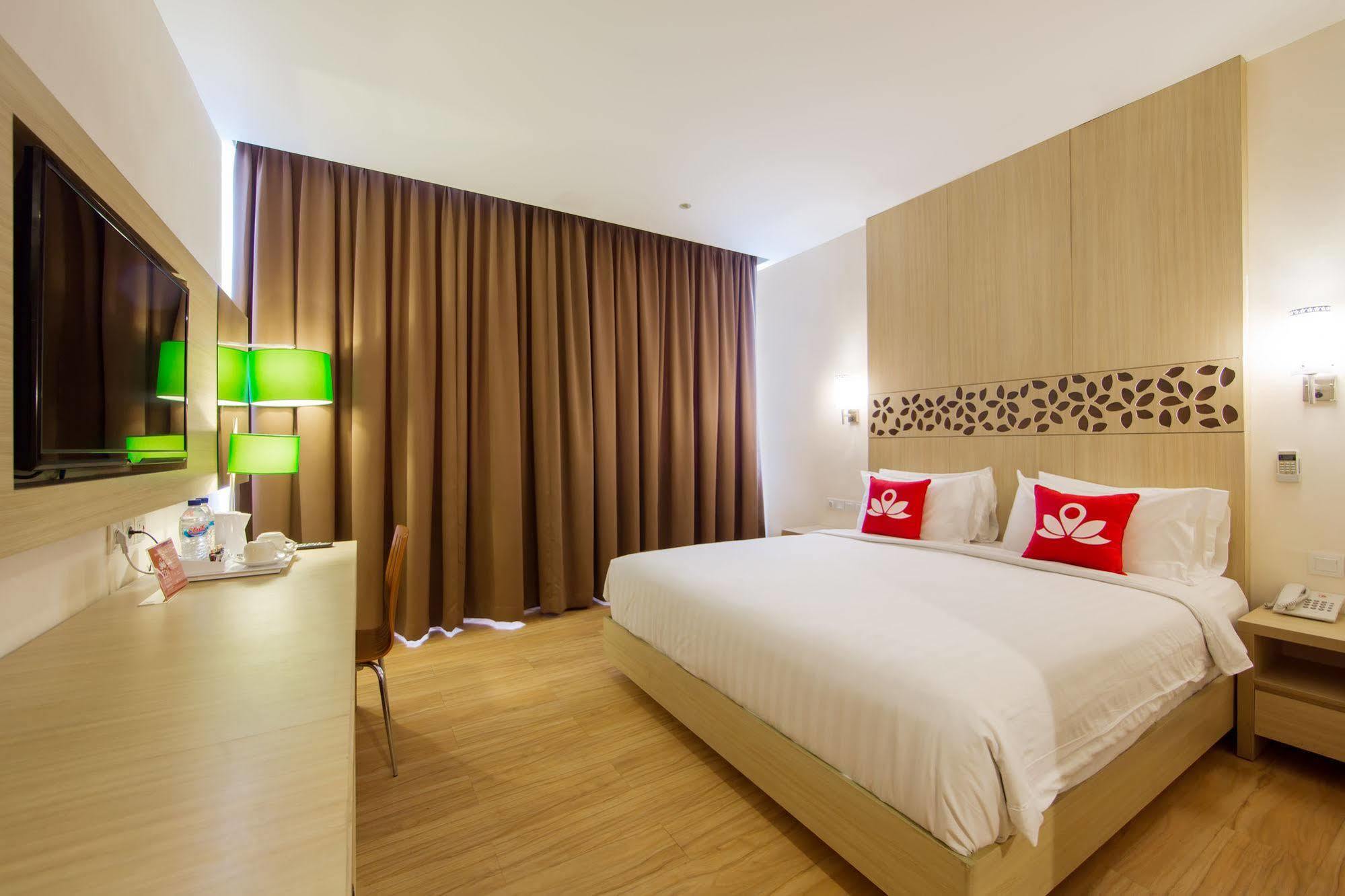 Zen Rooms Kuta Tuban Suites ภายนอก รูปภาพ